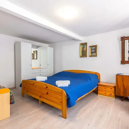 Apartment Lucija *